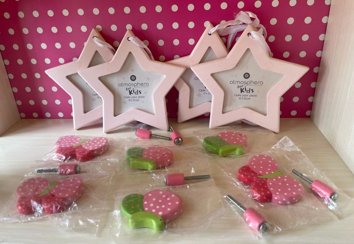 Cadres atmosphera et boutons de tiroirs