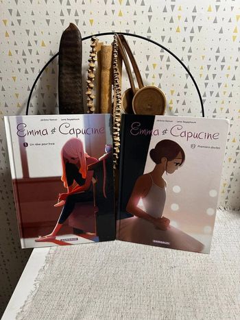 Deux livres Emma et Capucine
