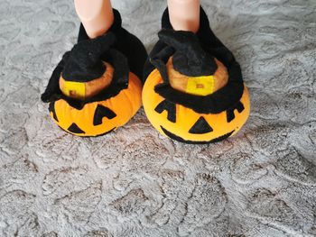 Pantoufles citrouilles Halloween pour enfant