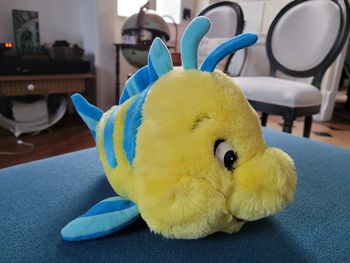 RARE Peluche Disney Polochon Poisson jaune bleu Petite Sirène Little Mermaid 30cm collection doudou