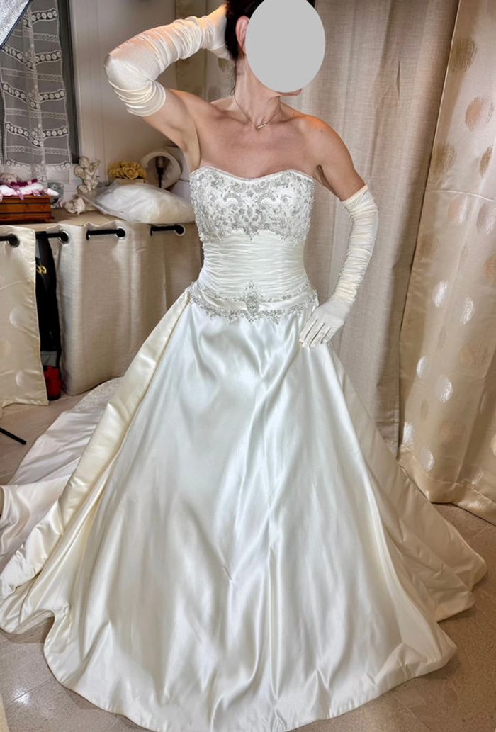 Robe de mariée neuve avec jupon gants et voile - photo numéro 2