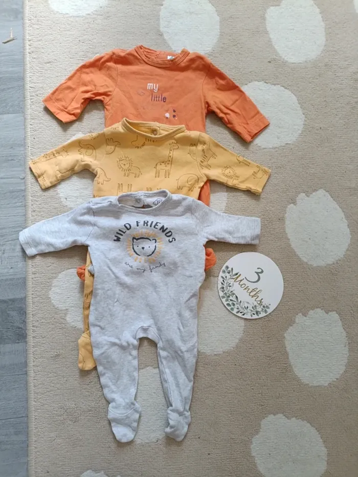 Lot 3 pyjamas
