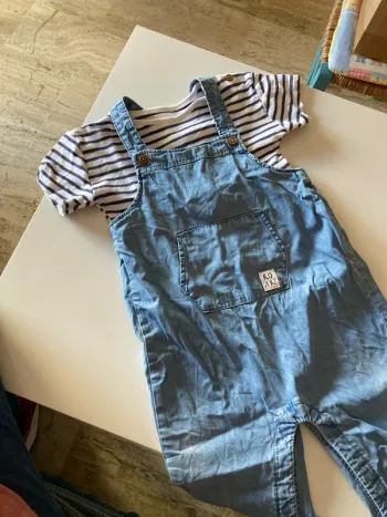 Ensemble, T-shirt, et salopette 24 36 mois