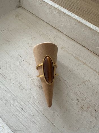Bague dorée et marron
