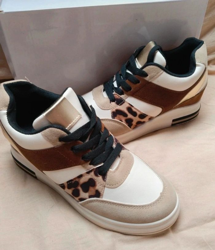 Magnifiques baskets compensées femme pointure 39