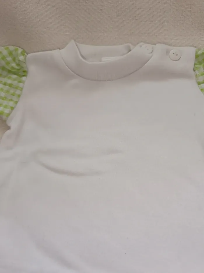 🎀 jolie t-shirt blanc épaulettes verte a carreaux taille 0/3 mois 🎀 - photo numéro 2