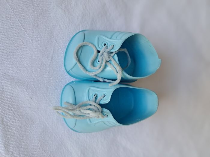 Chaussures bleues + chaussettes pour Poupée nouveau né garçon Corolle 1992 vintage - photo numéro 5