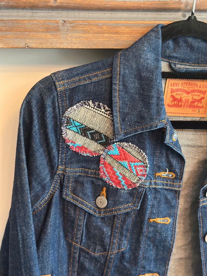 Veste en denim Levi’s brodée colorée – Taille S - photo numéro 4