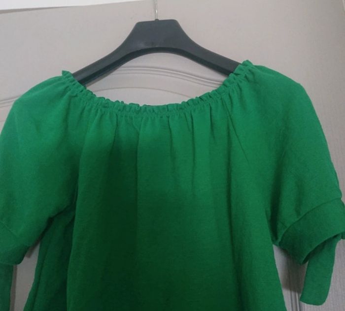Blouse verte manches courtes. - photo numéro 2