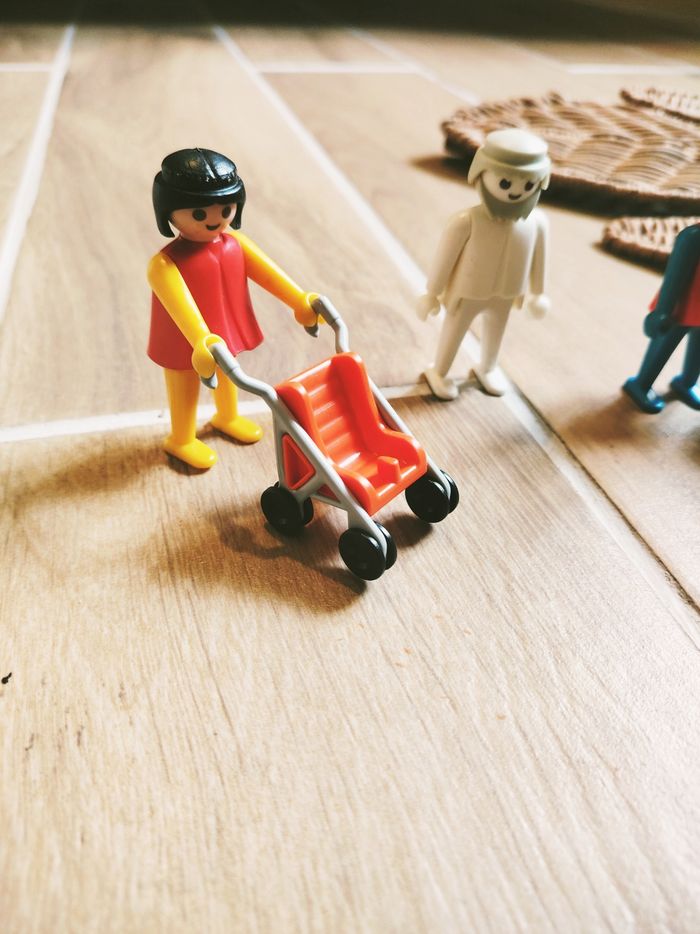 🙍Playmobil lot de 4 figurines Geobra avec accessoires année 1974 vintage - photo numéro 2