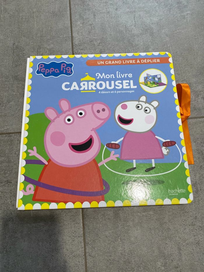 Livre carrousel Peppa pig