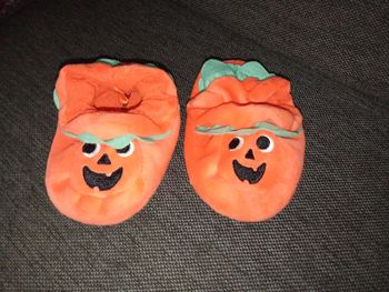 Chaussons Halloween pointure 23 neufs