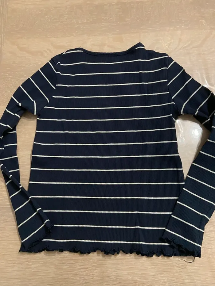 Lot de deux. T-shirts manches longues 10 ans. - photo numéro 4