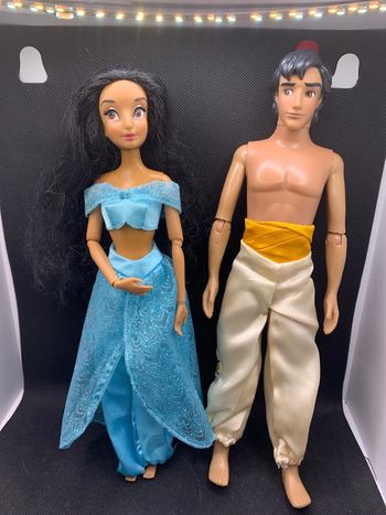 Poupées disneystore aladdin et Jasmine