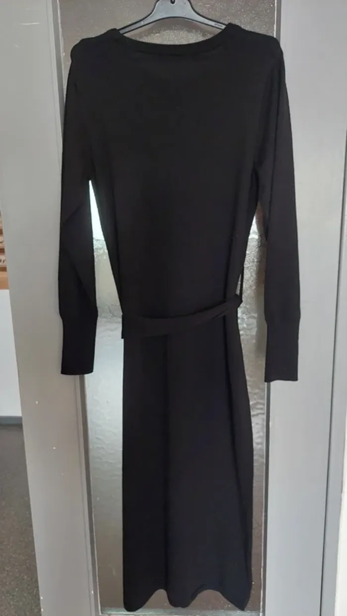 Robe noire ceinturée taille S - photo numéro 3