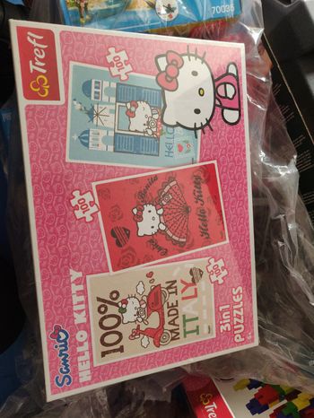 Puzzle hello Kitty neuf 3*100 pieces