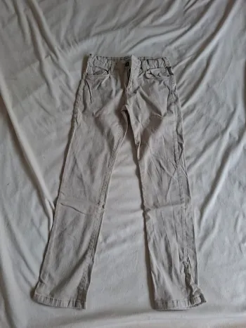 jeans garçons écru, taille 9/10ans marque Zara, en très bon état