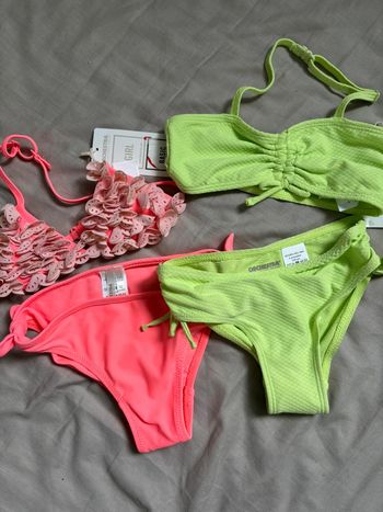 Le de deux maillot de bain 2 pièce 4 ans
