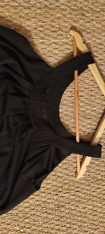 Robe noire doublée, courte