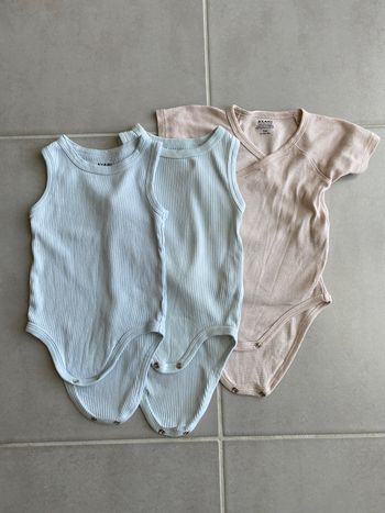 Lot de 3 bodies Kiabi, taille 9 mois
