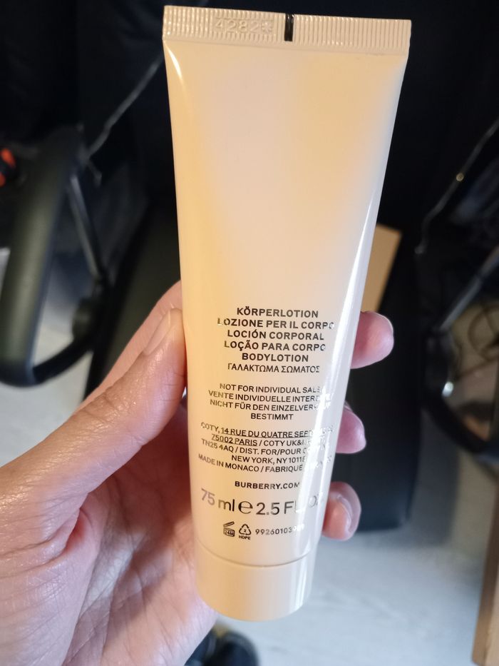 Lait corps parfumé burberry Godess - photo numéro 2