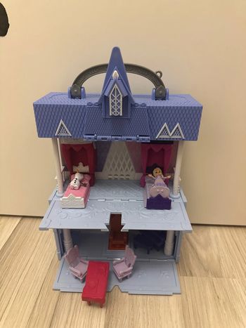 Style polly pocket château reine des neiges