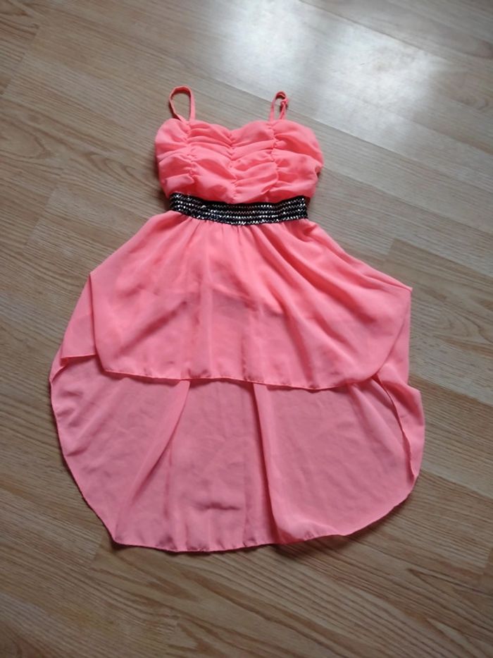 Magnifique robe de soirée. Bretelles .Fille.
Taille 4 ans