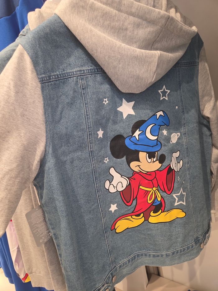 Veste denim bimatière mickey sorcier de Disneyland Paris ✨️ en Taille L (s/m/xl) +1 goodies Disney offert