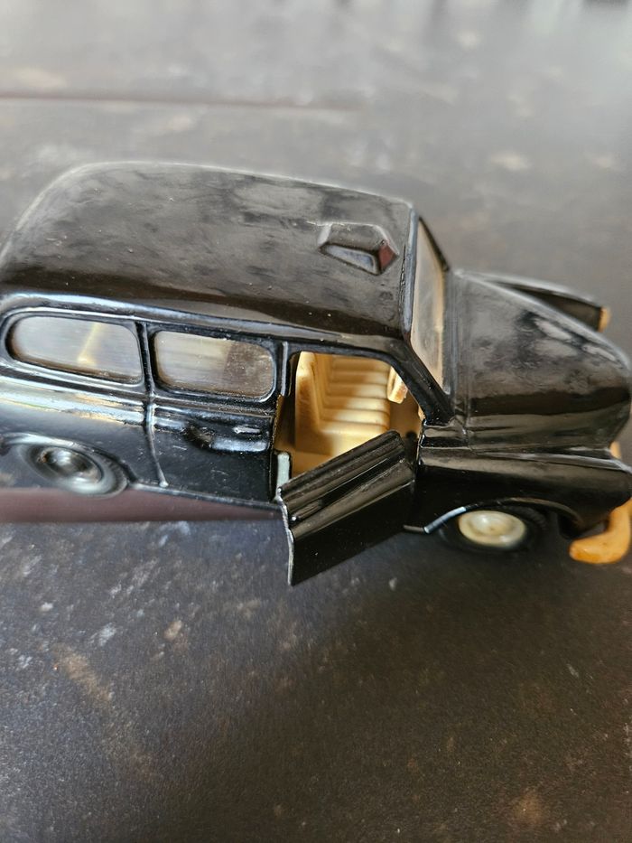 Voiture vintage à friction - photo numéro 4