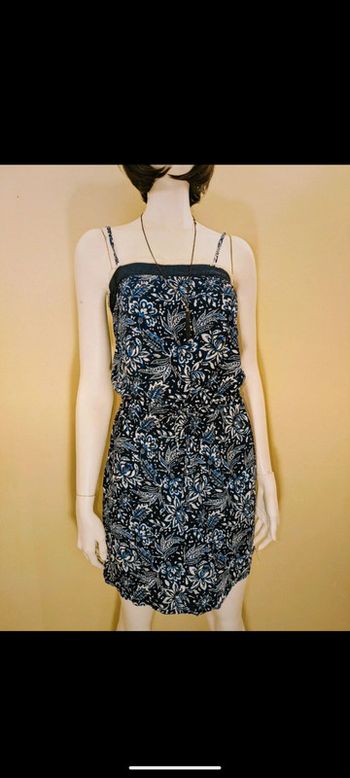 Belle robe bleu blanche motif légère