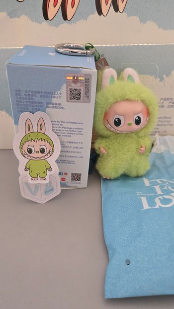 Labubu Pin for Love - Lettre V - PopMart
