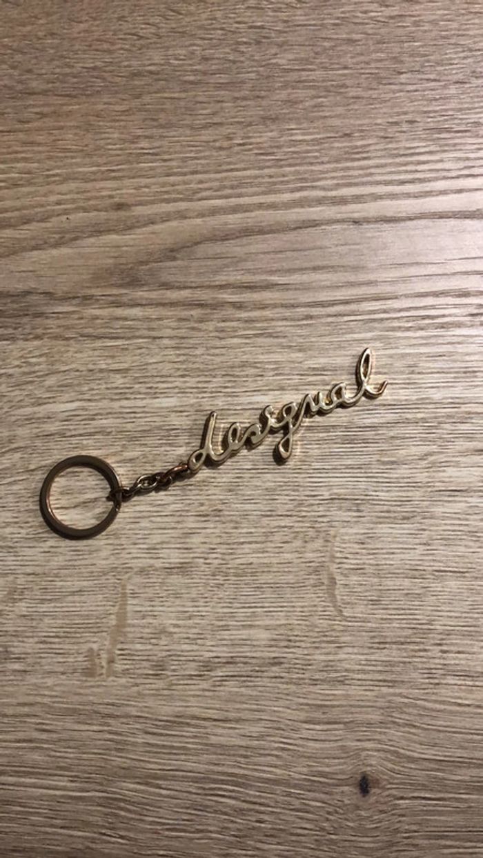 Porte clés Desigual
