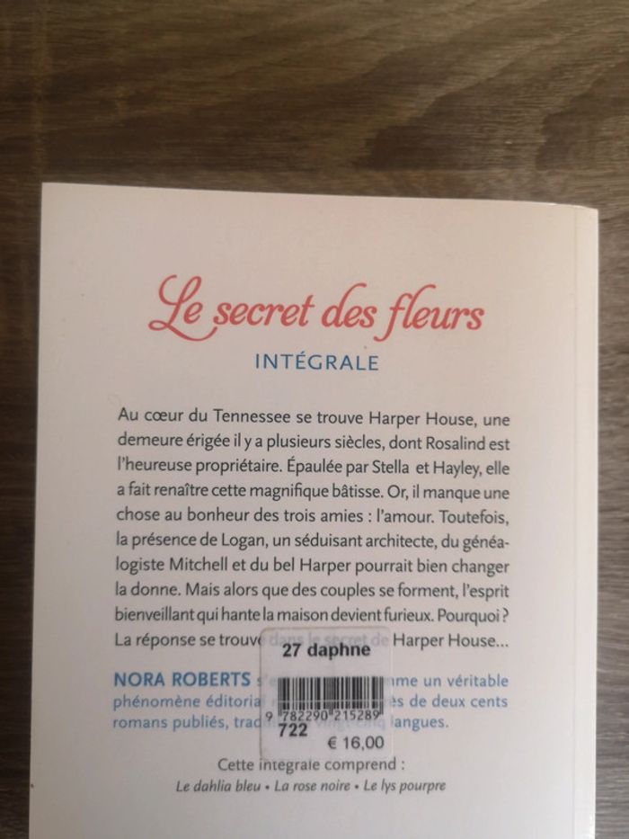 Livre romance broché Le secret des Fleurs de Nora Roberts - photo numéro 3