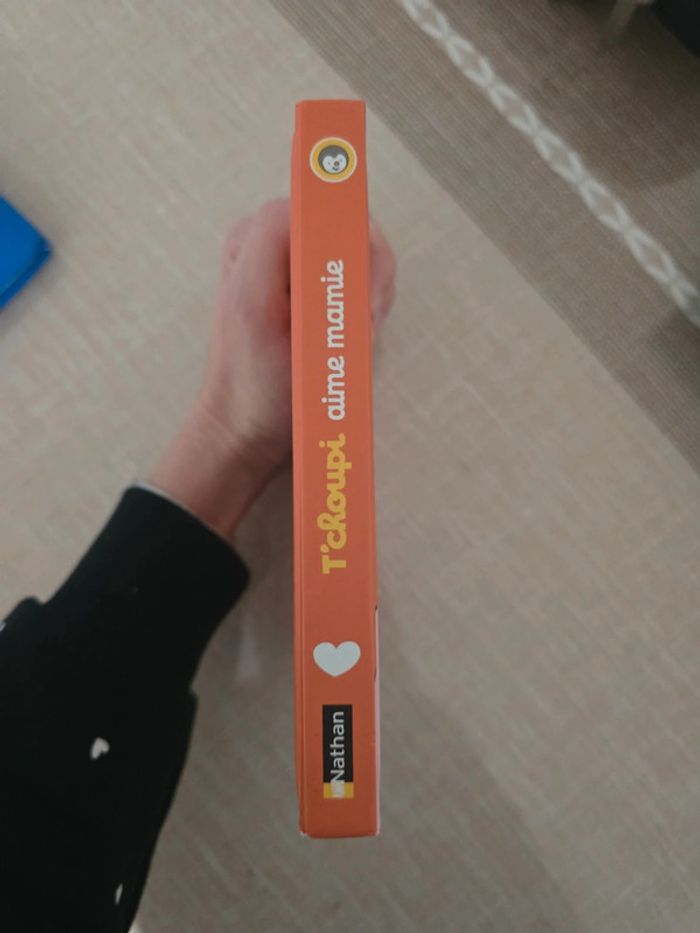 T'choupi aime mamie - livre tout carton - photo numéro 3
