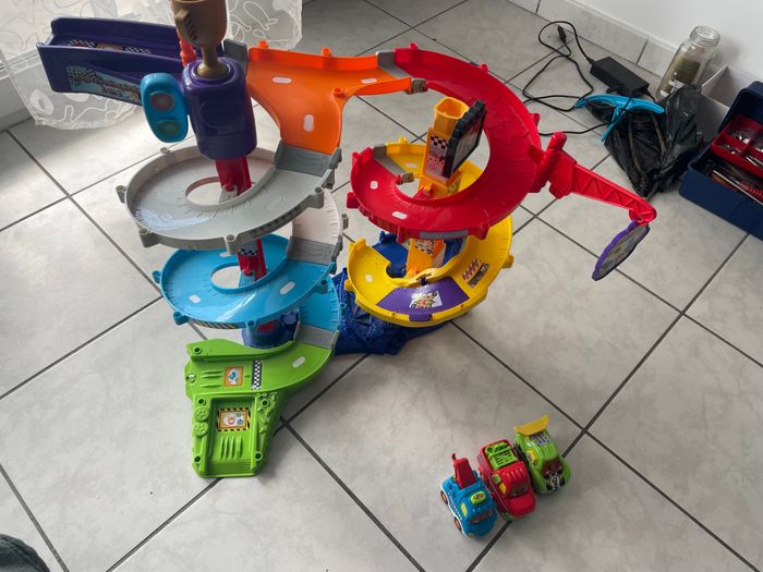 Vends circuit tut tut bolid et voitures - photo numéro 2