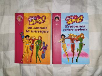 Lot 2 livres Totally Spies