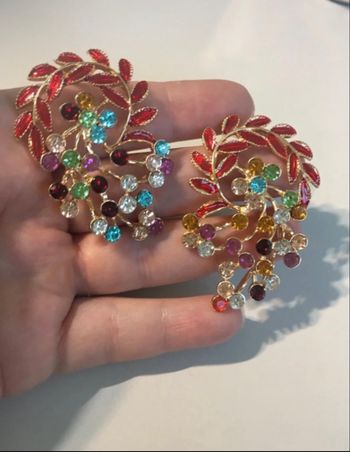 Belles boucles d’oreilles NEUVES à strass couleur multicolore