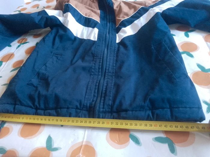 Manteau fourré d'hiver avec bandes marron, blanche, bleu marine foncé à capuche" Bizzbee" taille XS - photo numéro 18