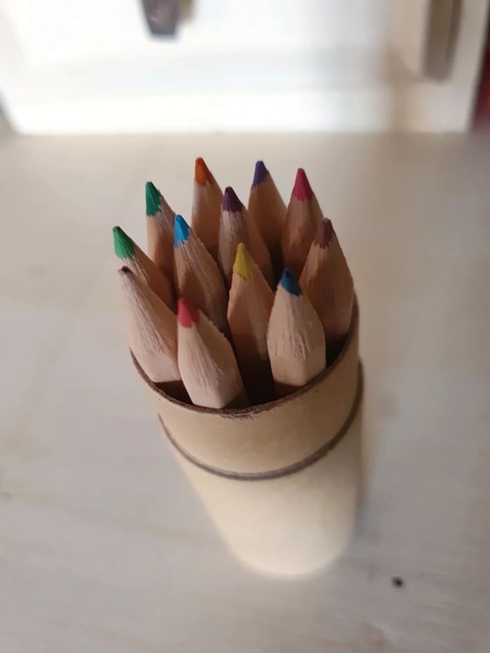 Set crayons couleurs - photo numéro 2