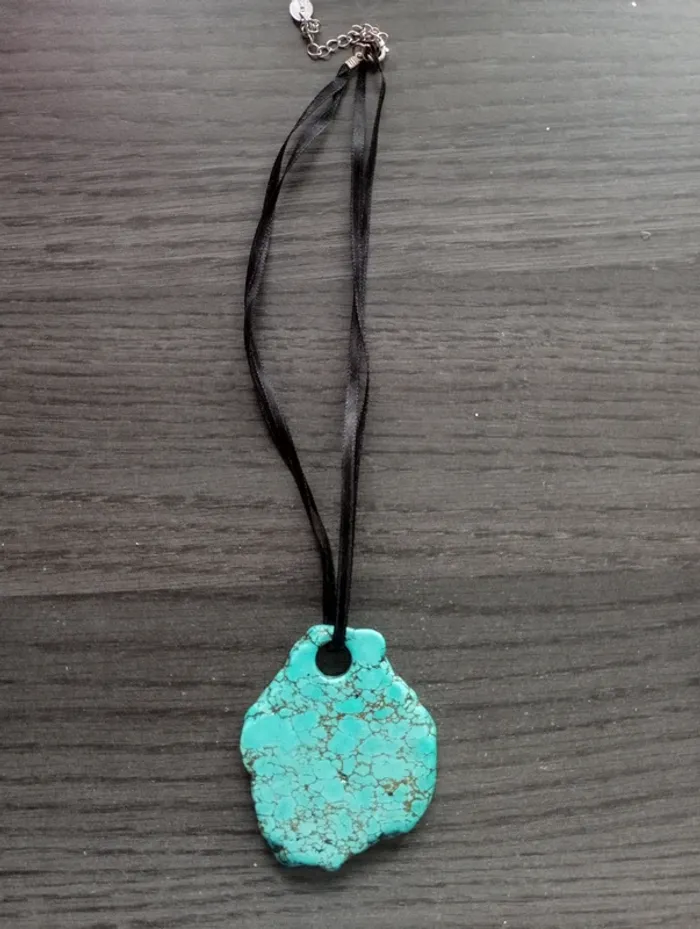 Collier en pierre turquoise
