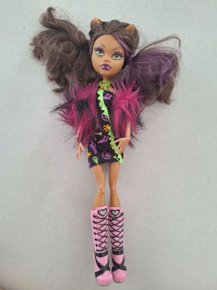 Lot 9 poupées monster high et supports - photo numéro 5