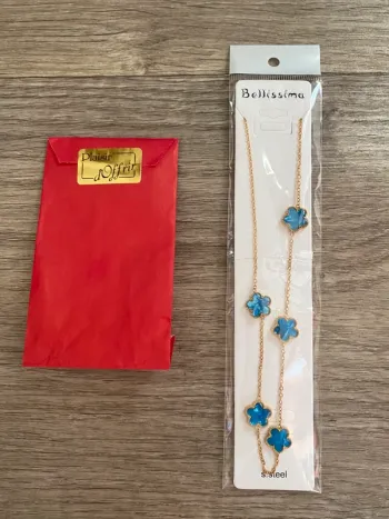 Collier neuf trèfle fleur bleues or doré net acier inoxydable