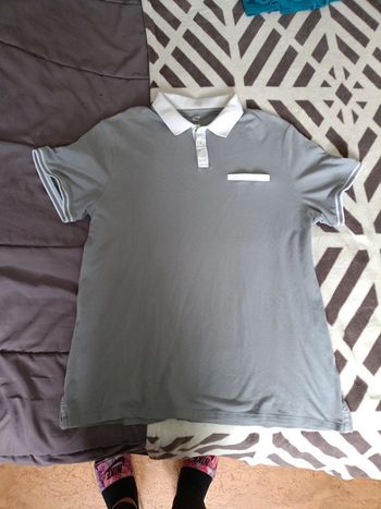 Polo de couleur gris