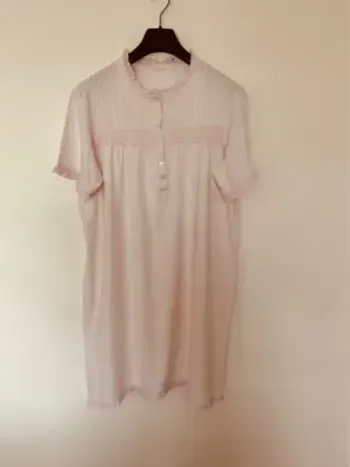 Chemise de nuit dentelle rose Taille 40