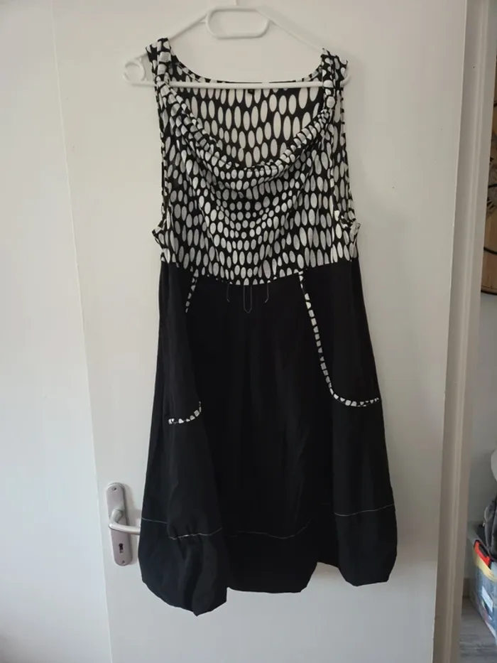Robe femme manche courte noir pois blanc TBE taille 48