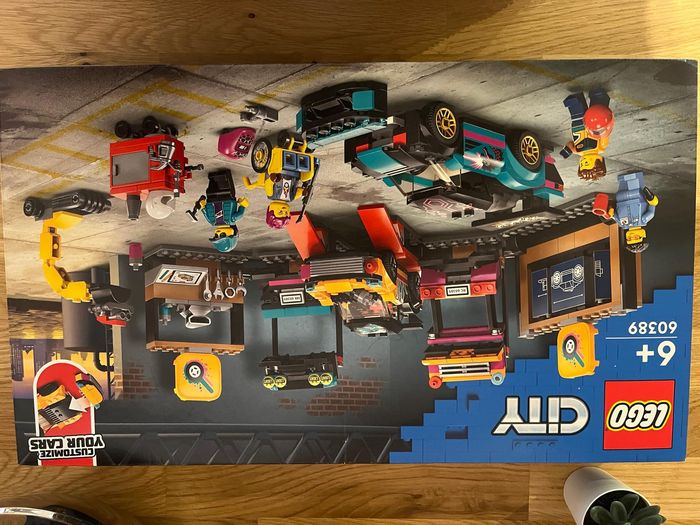 LEGO 60389 Garage personnalisé de voitures – Neuf, Scellé