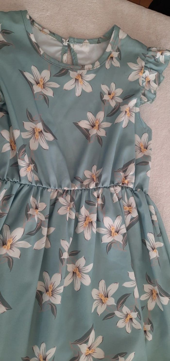 Robe à fleurs - photo numéro 3