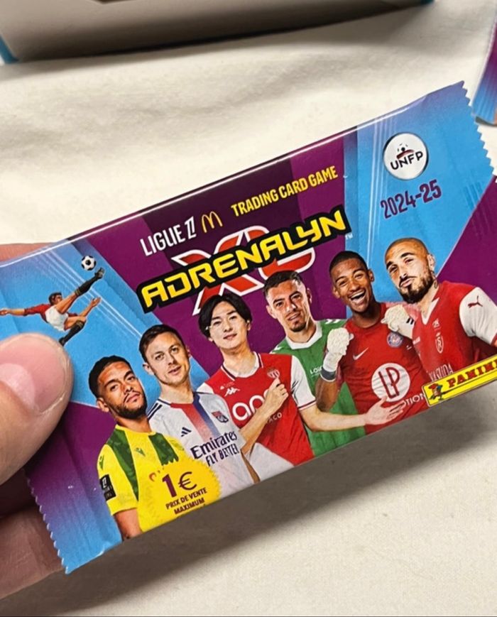 1 boîte + 3 sachets de cartes à collectionner panini adrenalyn XL foot ligue 1 2024/2025 - photo numéro 8