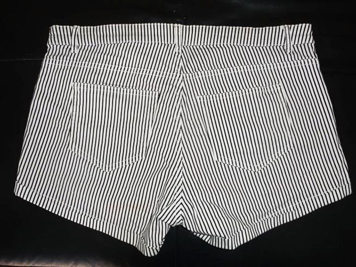 Short à rayures " H&M " (T. 44) - Neuf sans étiquette - photo numéro 3