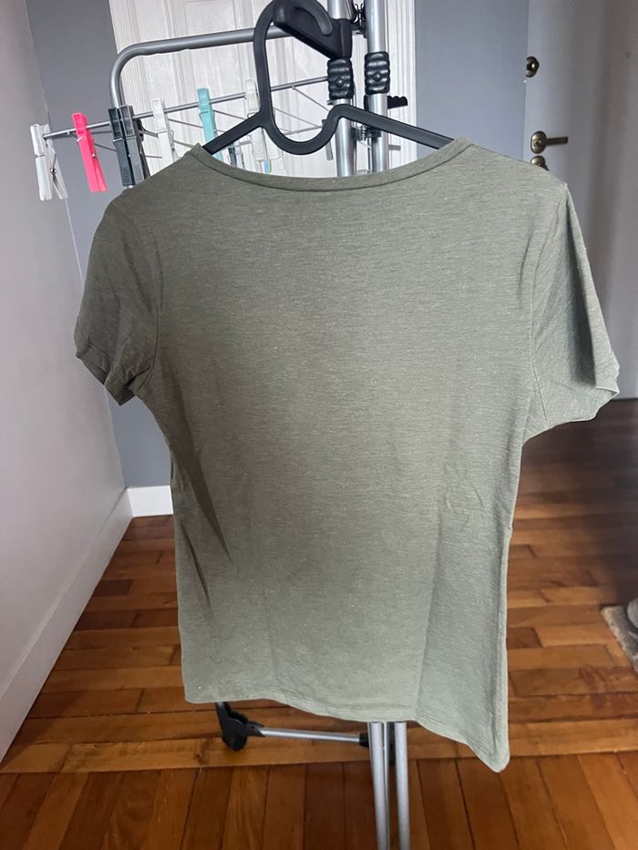 TEE shirt kaki taille S H&M - photo numéro 4